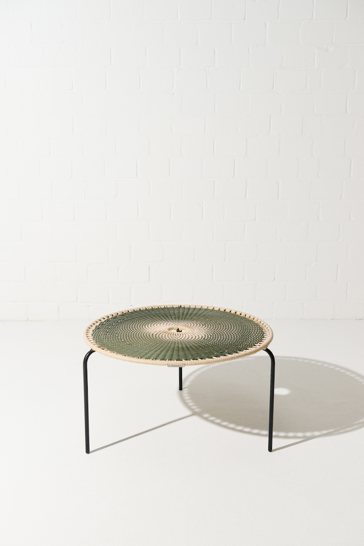 Dorothee Schumacher Großer handgeflochtener Coffee Table verde militar beige mix