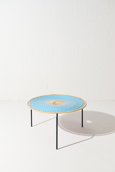 Dorothee Schumacher GROSSER HANDGEFLOCHTENER COFFEE TABLE azul