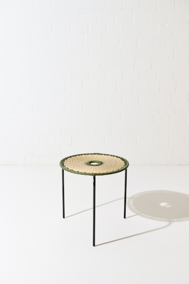Dorothee Schumacher Kleiner handgeflochtener Coffee Table verde militar beige mix