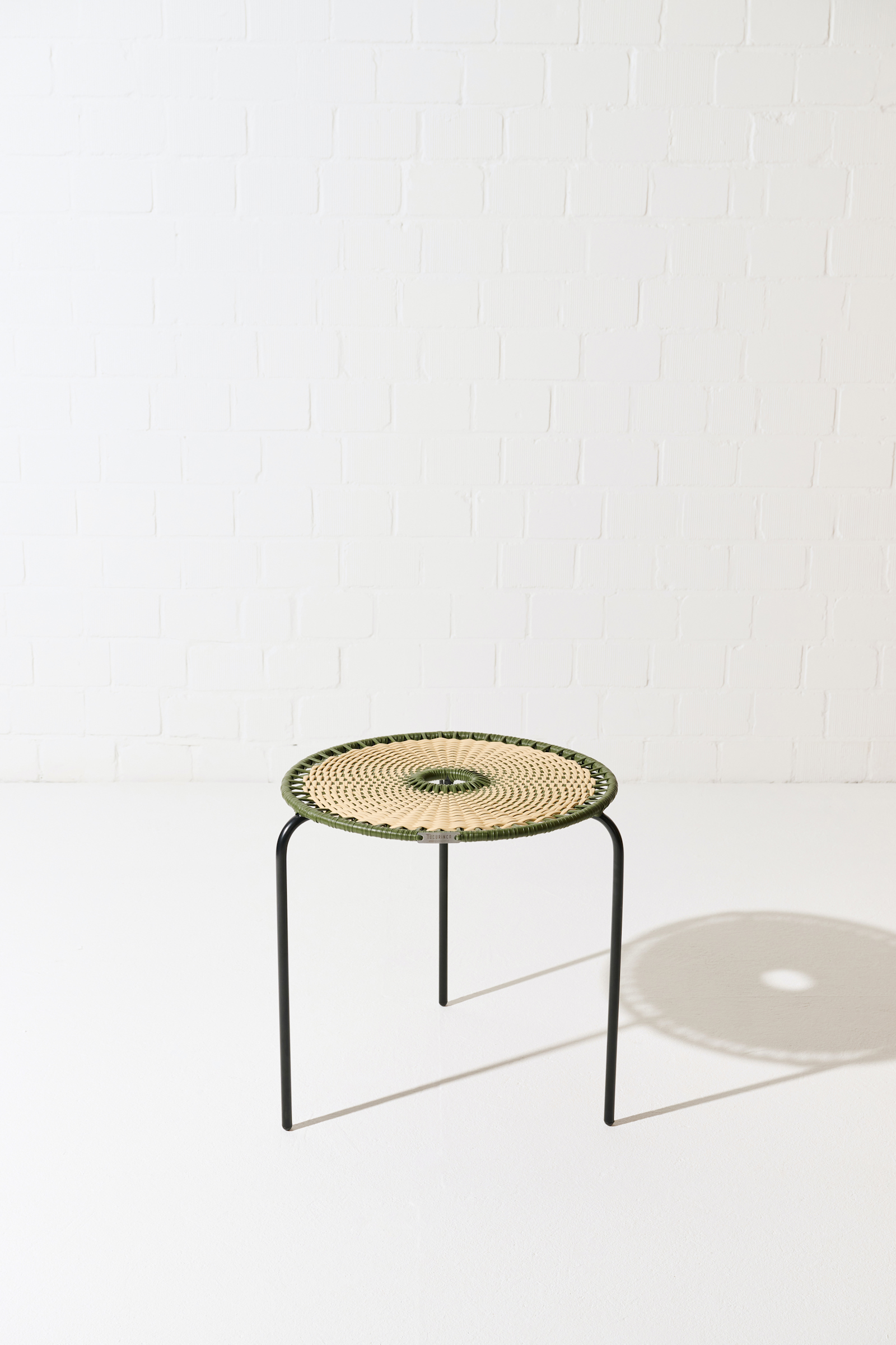 Dorothee Schumacher Kleiner handgeflochtener Coffee Table verde militar