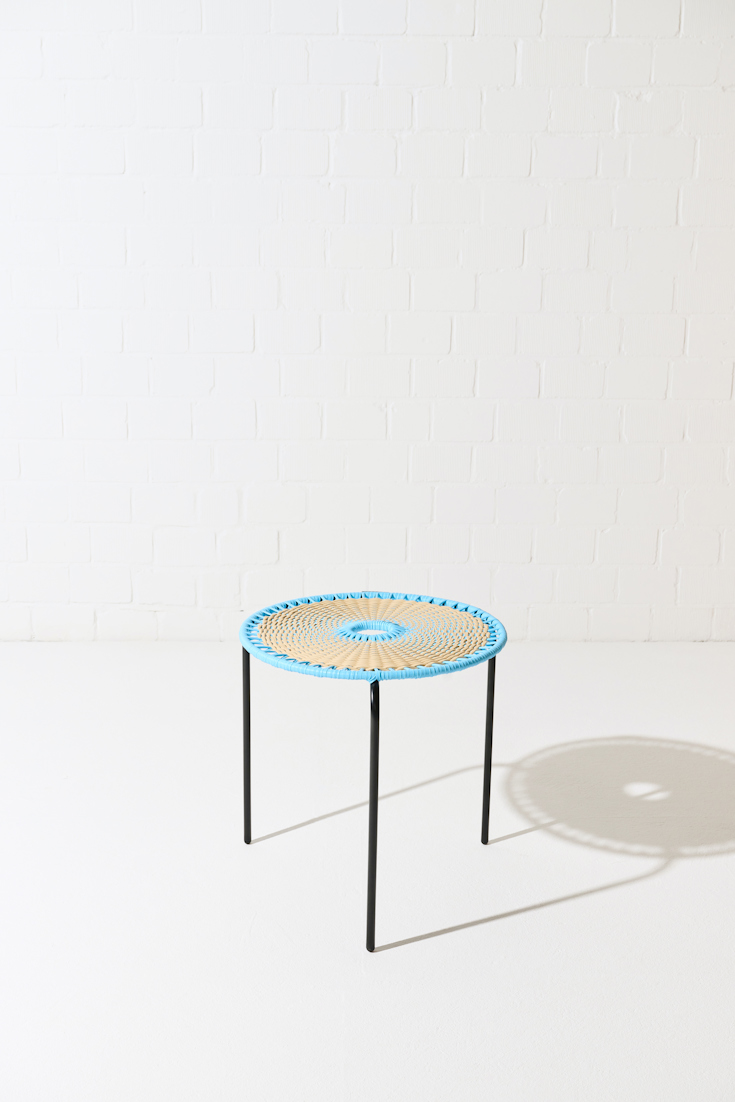 Dorothee Schumacher Kleiner handgeflochtener Coffee Table azul