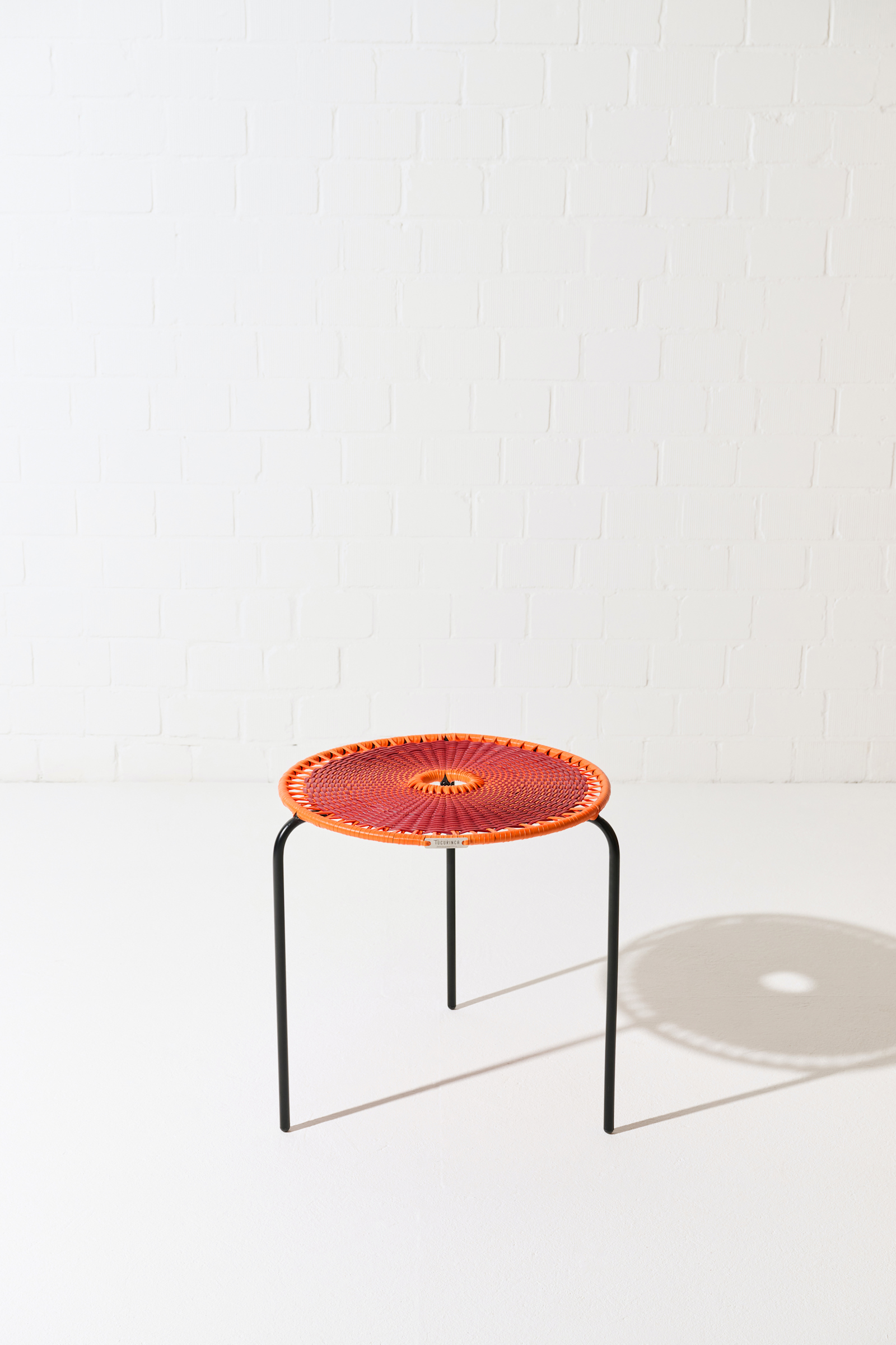 Dorothee Schumacher Kleiner handgeflochtener Coffee Table rojo vino naranja mix