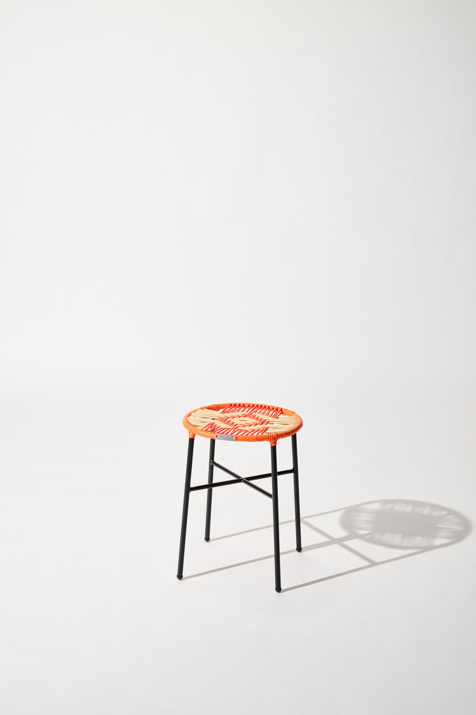 Dorothee Schumacher Handwoven stool mix rojo vino/orange