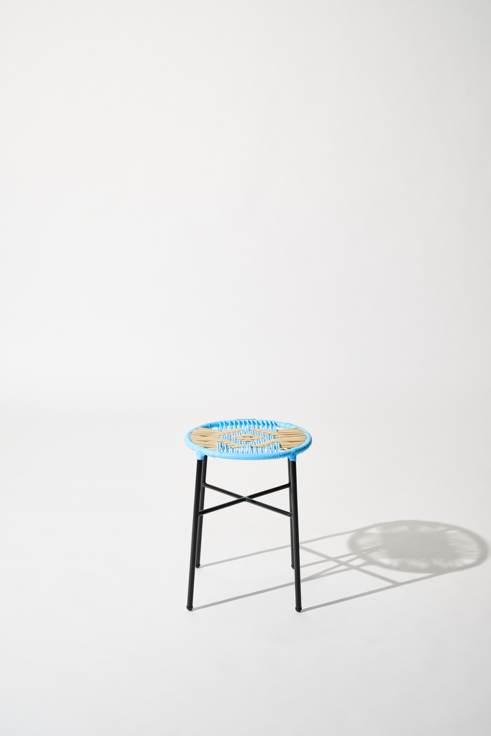 Dorothee Schumacher Handgeflochtener Hocker azul beige mix