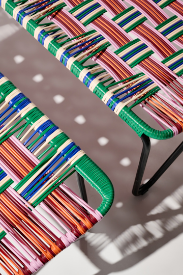 Dorothee Schumacher Hand-woven footrest rojo azul mix