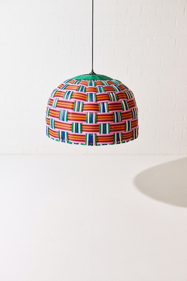 Dorothee Schumacher Hand-woven XL lampshade rojo azul mix