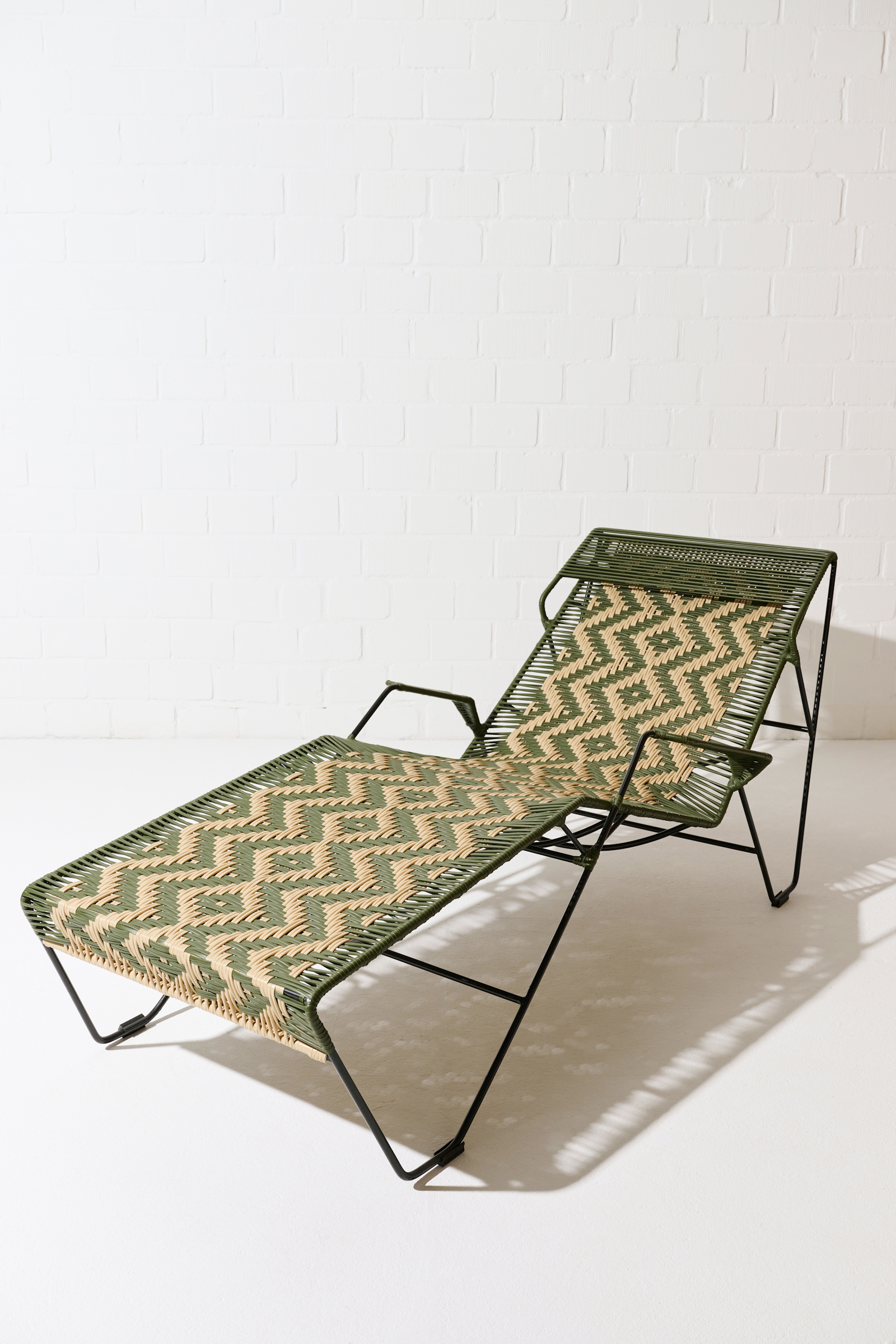 Dorothee Schumacher Handwoven sunlounger verde militar beige mix