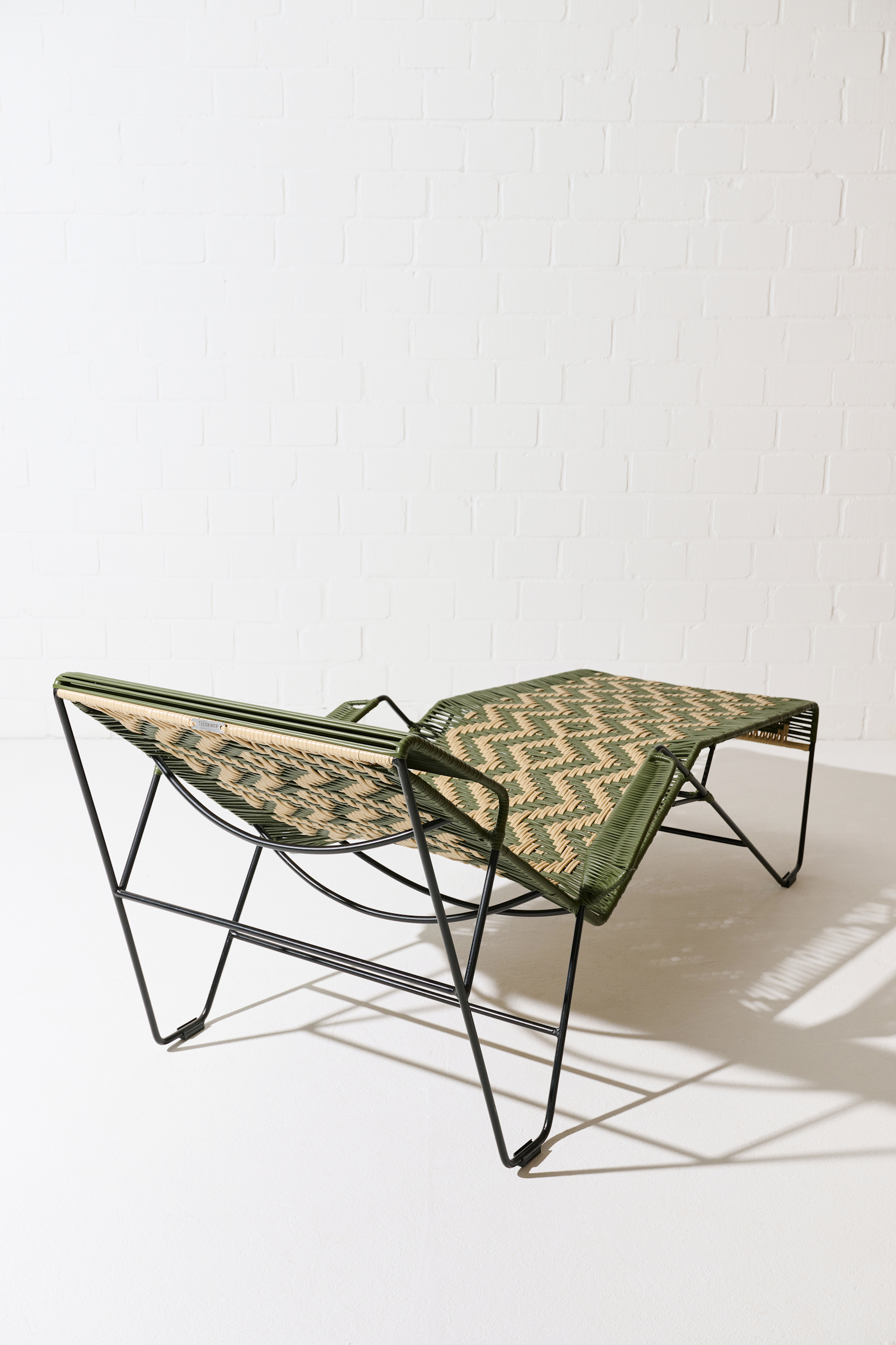 Dorothee Schumacher Handwoven sunlounger verde militar beige mix