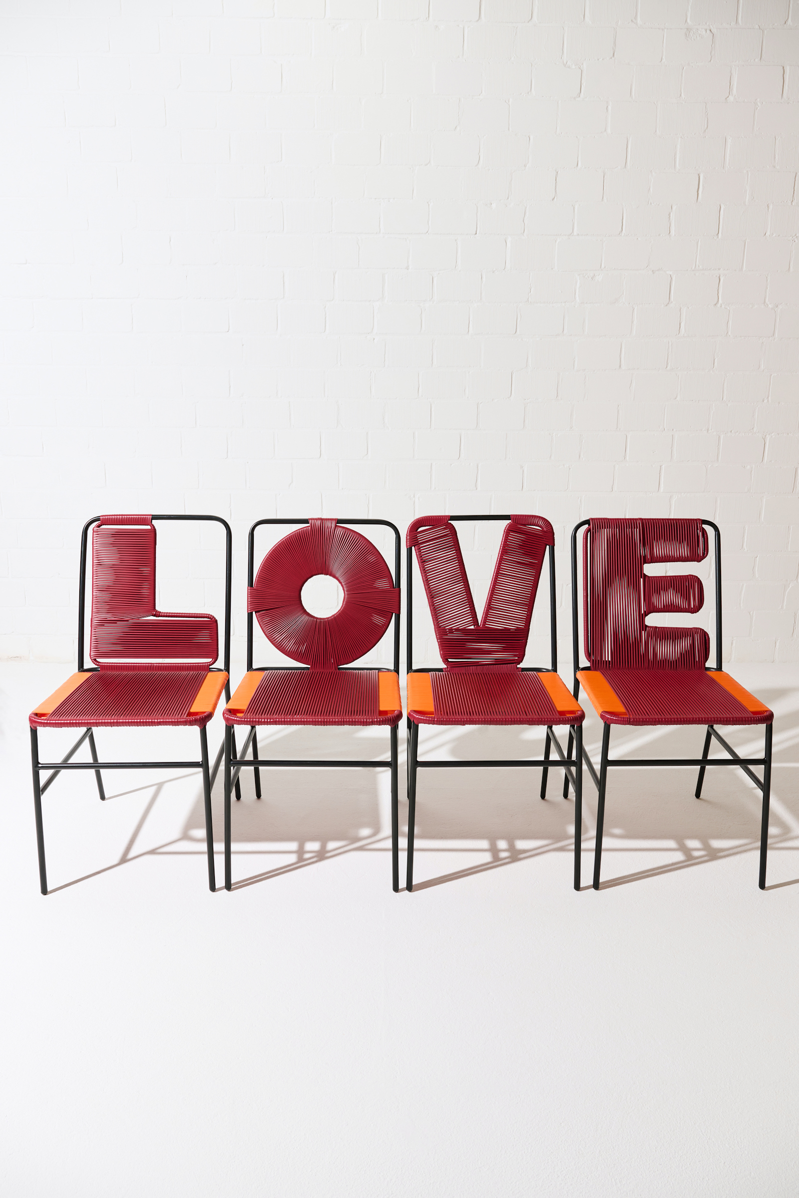 Dorothee Schumacher Set consisting of four handwoven chairs mix rojo vino/orange