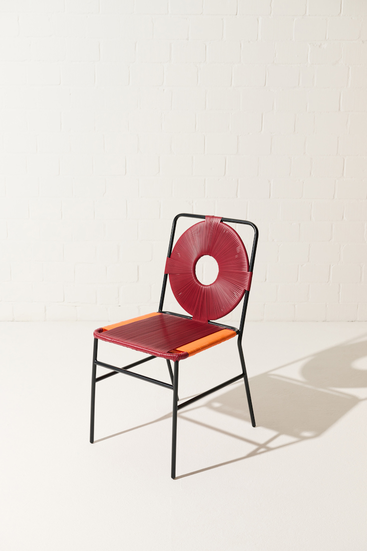 Dorothee Schumacher Set aus vier handgeflochtenen Stühlen rojo vino orange mix