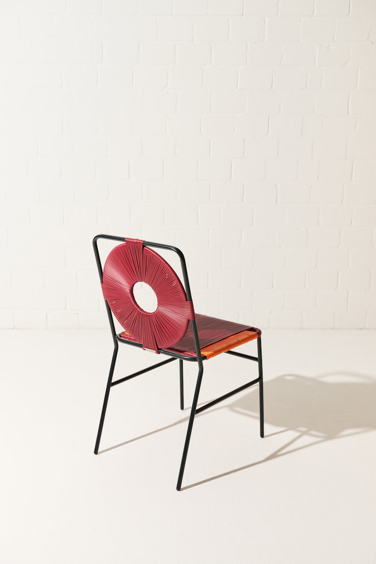 Dorothee Schumacher Set aus vier handgeflochtenen Stühlen rojo vino orange mix