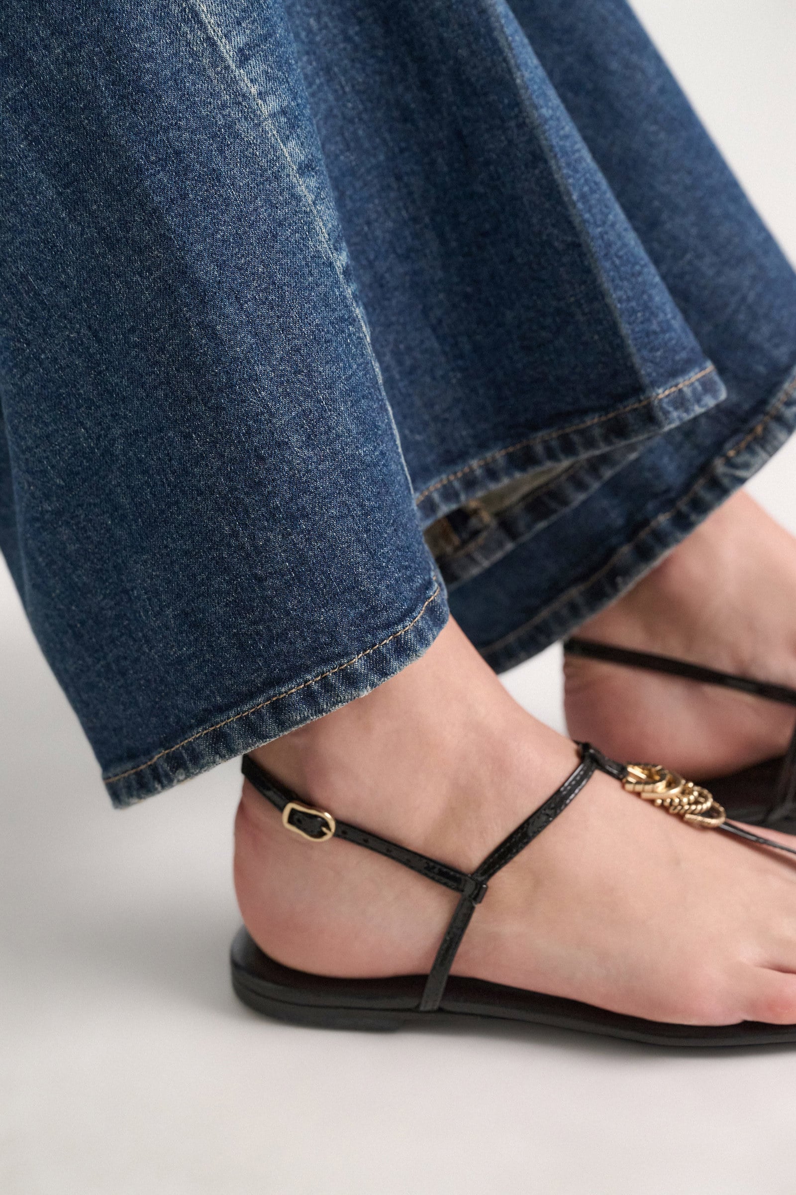Dorothee Schumacher Patent sandals with signature D-rings pure black Model Detail View