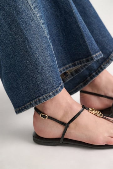 Dorothee Schumacher Patent sandals with signature D-rings pure black Model Detail View