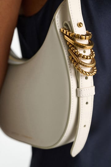 Dorothee Schumacher Half Moon Mini Bag aus weichem Kalbsleder mit D-Rings off white