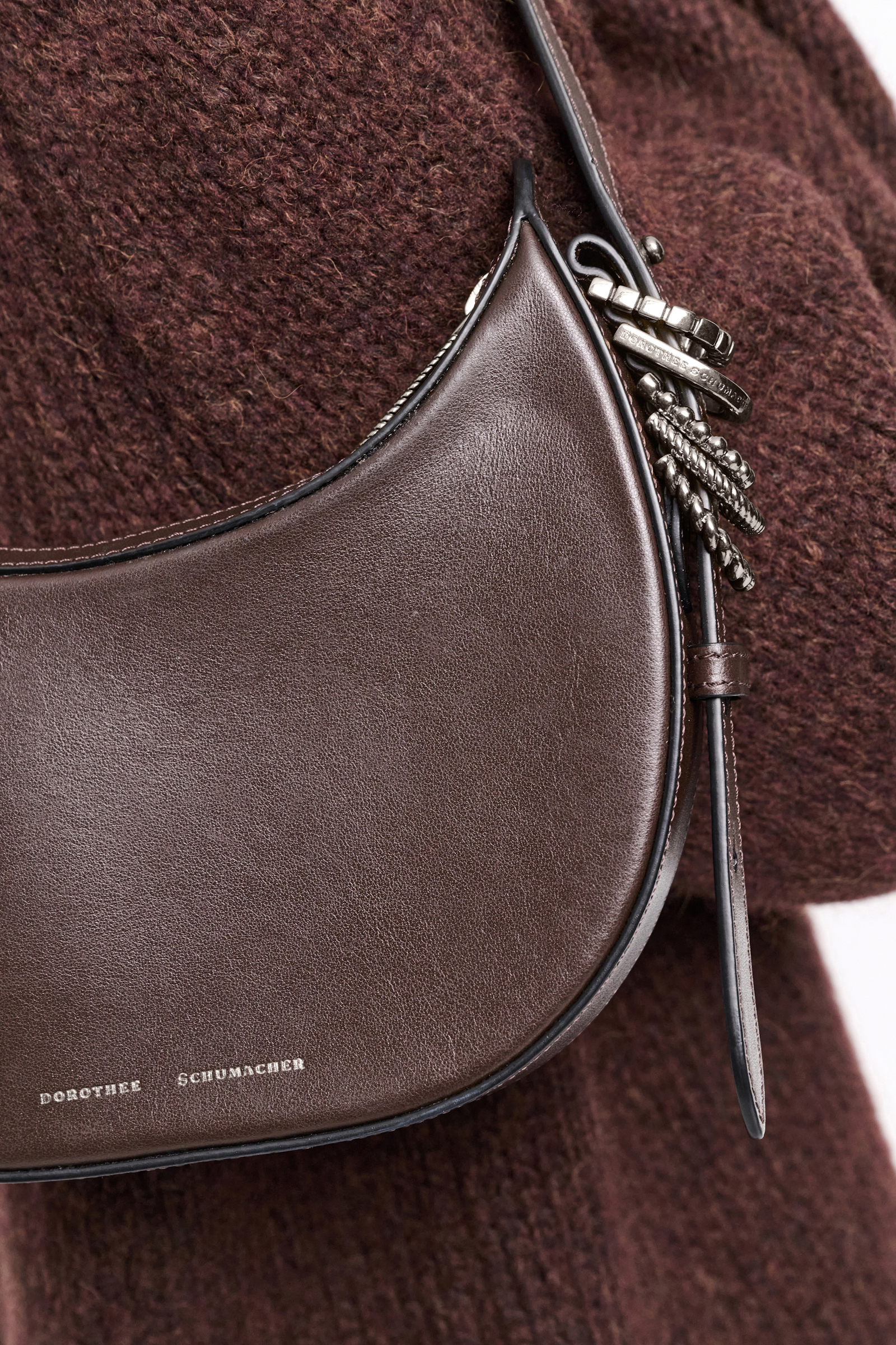 Dorothee Schumacher Half Moon Mini Bag aus weichem Kalbsleder mit D-Rings dark brown/silver