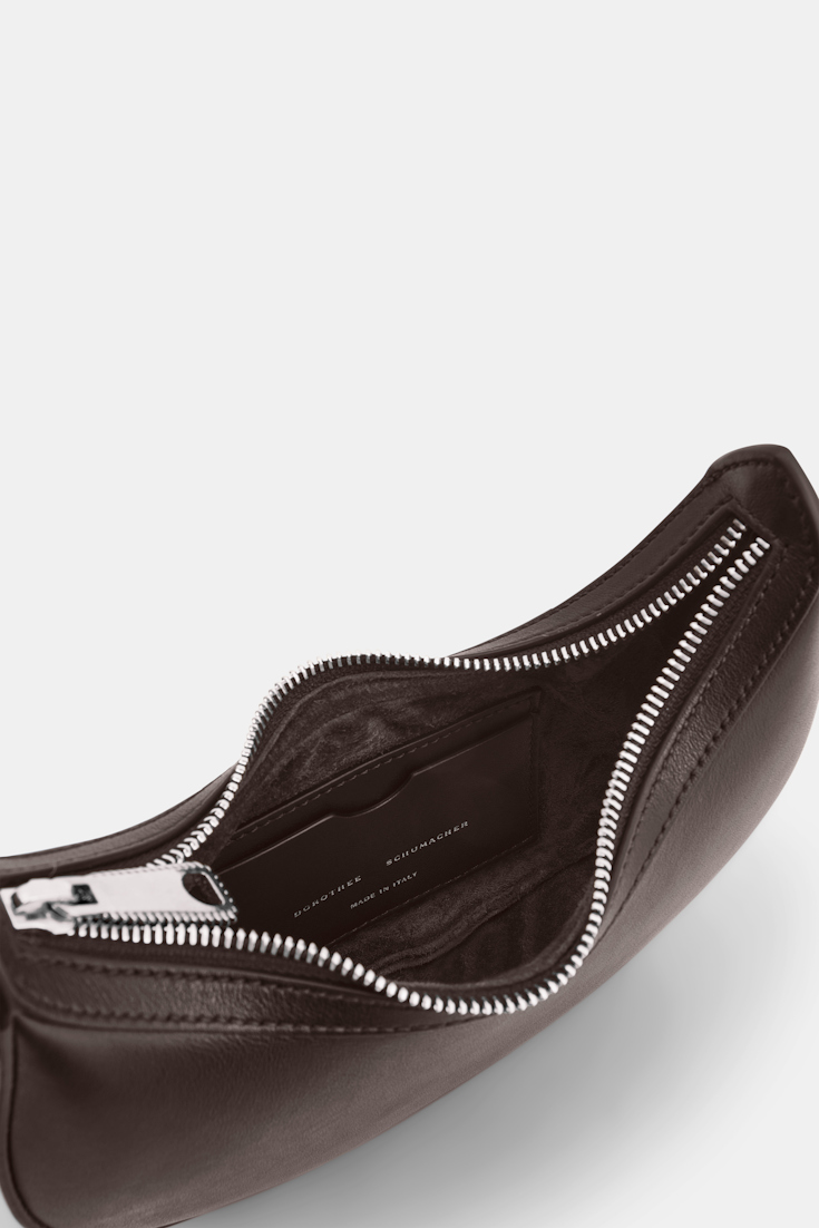 Dorothee Schumacher Half Moon Mini Bag aus weichem Kalbsleder mit D-Rings dark brown/silver