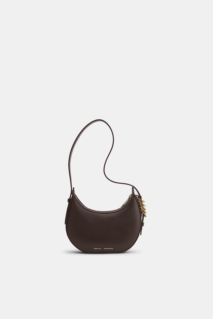 Dorothee Schumacher Half Moon Mini Bag aus weichem Kalbsleder mit D-Rings Dark Chocolate