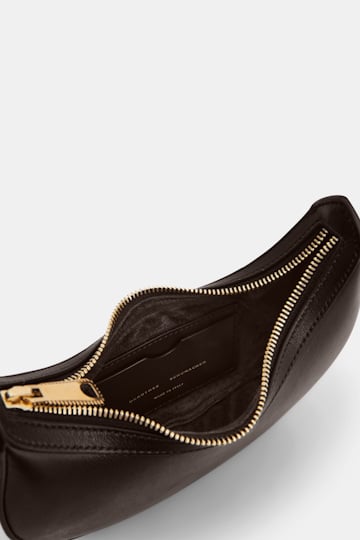 Dorothee Schumacher Half Moon Mini Bag aus weichem Kalbsleder mit D-Rings Dark Chocolate