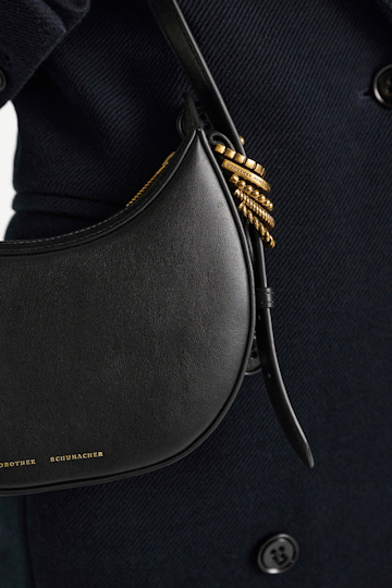 Dorothee Schumacher Half Moon Mini Bag aus weichem Kalbsleder mit D-Rings black