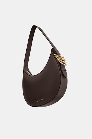 Dorothee Schumacher Half Moon Bag aus weichem Kalbsleder mit D-Rings Dark Chocolate