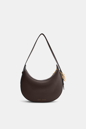Dorothee Schumacher Half Moon Bag aus weichem Kalbsleder mit D-Rings Dark Chocolate