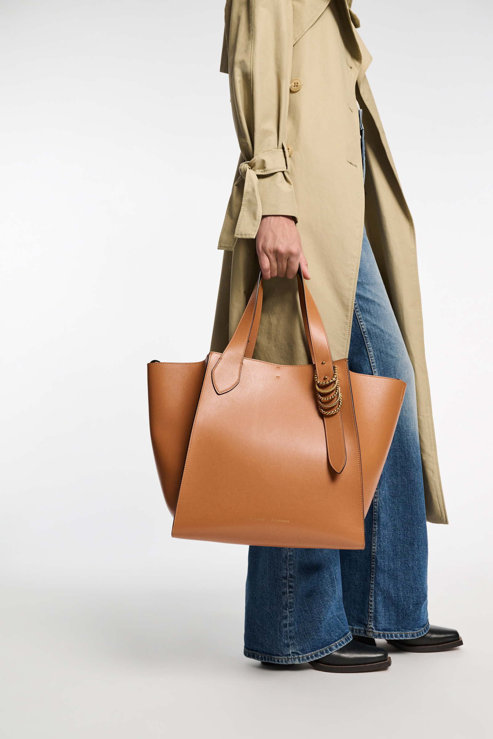 Dorothee Schumacher Tote Bag in soft calf leather with D-ring hardware tan