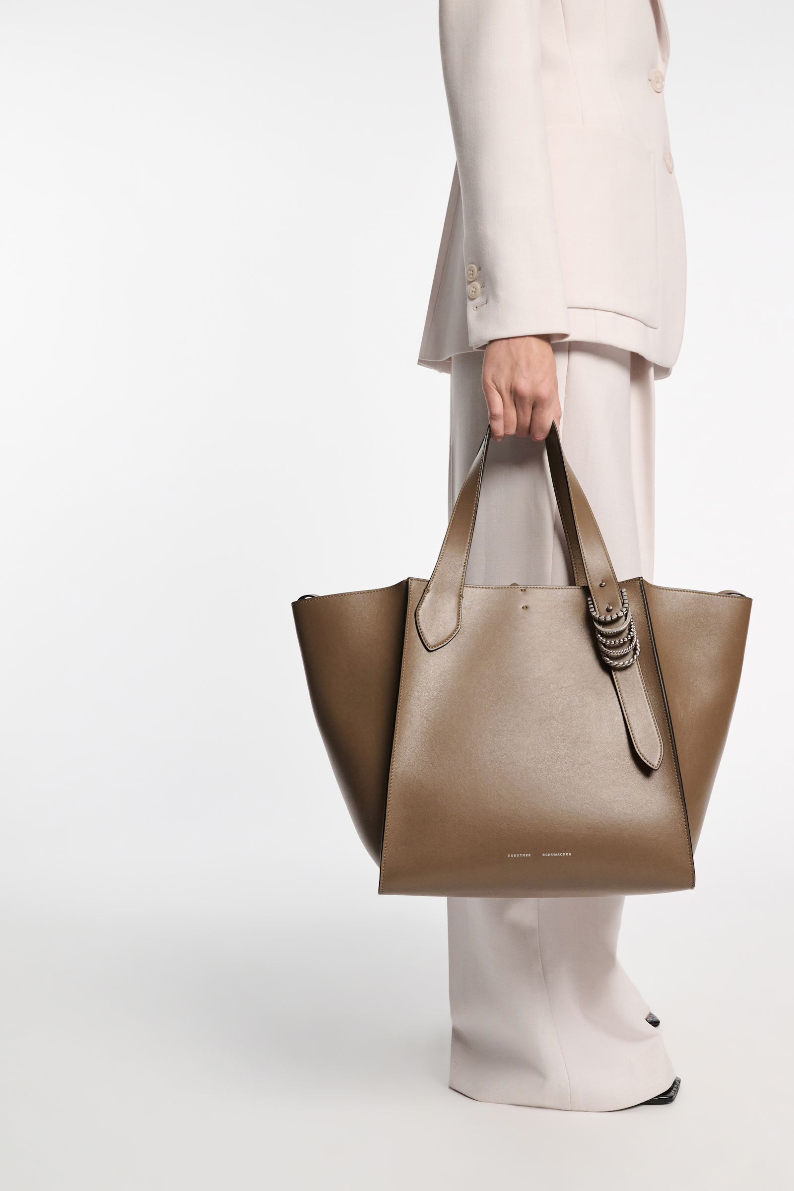 Dorothee Schumacher Tote Bag in soft calf leather with D-ring hardware taupe