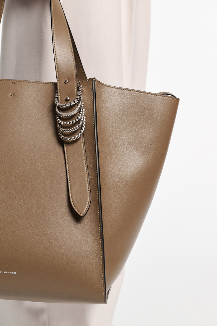 Dorothee Schumacher Tote Bag in soft calf leather with D-ring hardware taupe