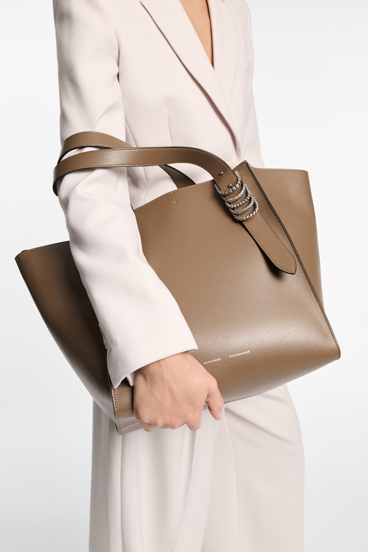 Dorothee Schumacher Tote Bag in soft calf leather with D-ring hardware taupe