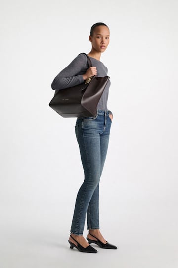 Dorothee Schumacher Tote aus weichem Kalbsleder mit D-Rings Dark Chocolate