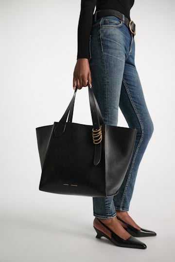 Dorothee Schumacher Tote aus weichem Kalbsleder mit D-Rings black