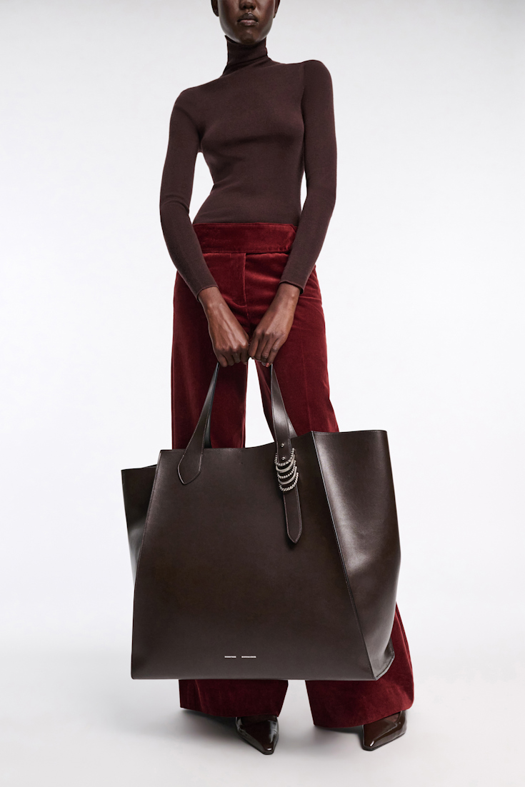Dorothee Schumacher XL Tote Bag in soft calf leather with D-ring hardware Dark Chocolate