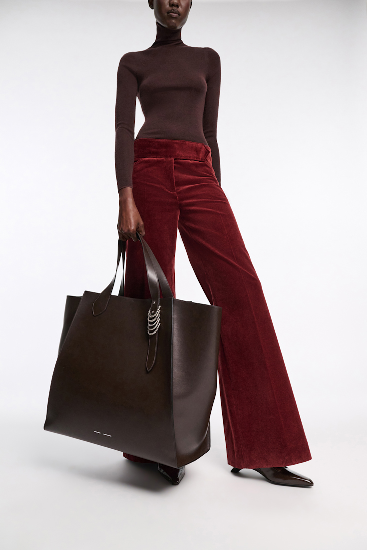 Dorothee Schumacher XL Tote Bag in soft calf leather with D-ring hardware Dark Chocolate
