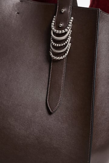 Dorothee Schumacher XL-Tote aus weichem Kalbsleder mit D-Rings dark brown/silver