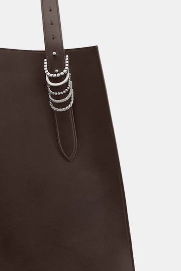Dorothee Schumacher XL-Tote aus weichem Kalbsleder mit D-Rings dark brown/silver