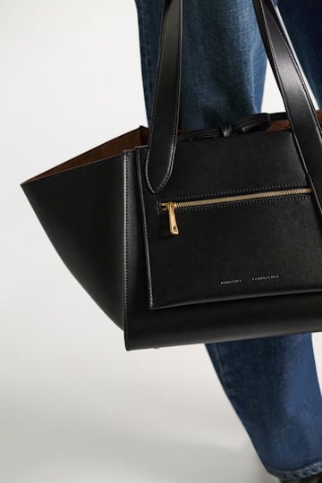 Dorothee Schumacher Horizontale Tote Bag aus geschmeidigem Kalbsleder black