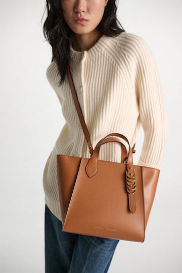 Dorothee Schumacher Crossbody Tote Bag aus weichem Kalbsleder mit D-Ring-Hardware tan