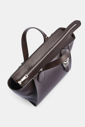 Dorothee Schumacher Crossbody Tote Bag aus weichem Kalbsleder mit D-Ring-Hardware dark brown/silver