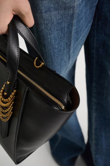 Dorothee Schumacher Crossbody Tote Bag aus weichem Kalbsleder mit D-Ring-Hardware black