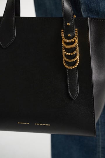 Dorothee Schumacher Crossbody Tote Bag aus weichem Kalbsleder mit D-Ring-Hardware black