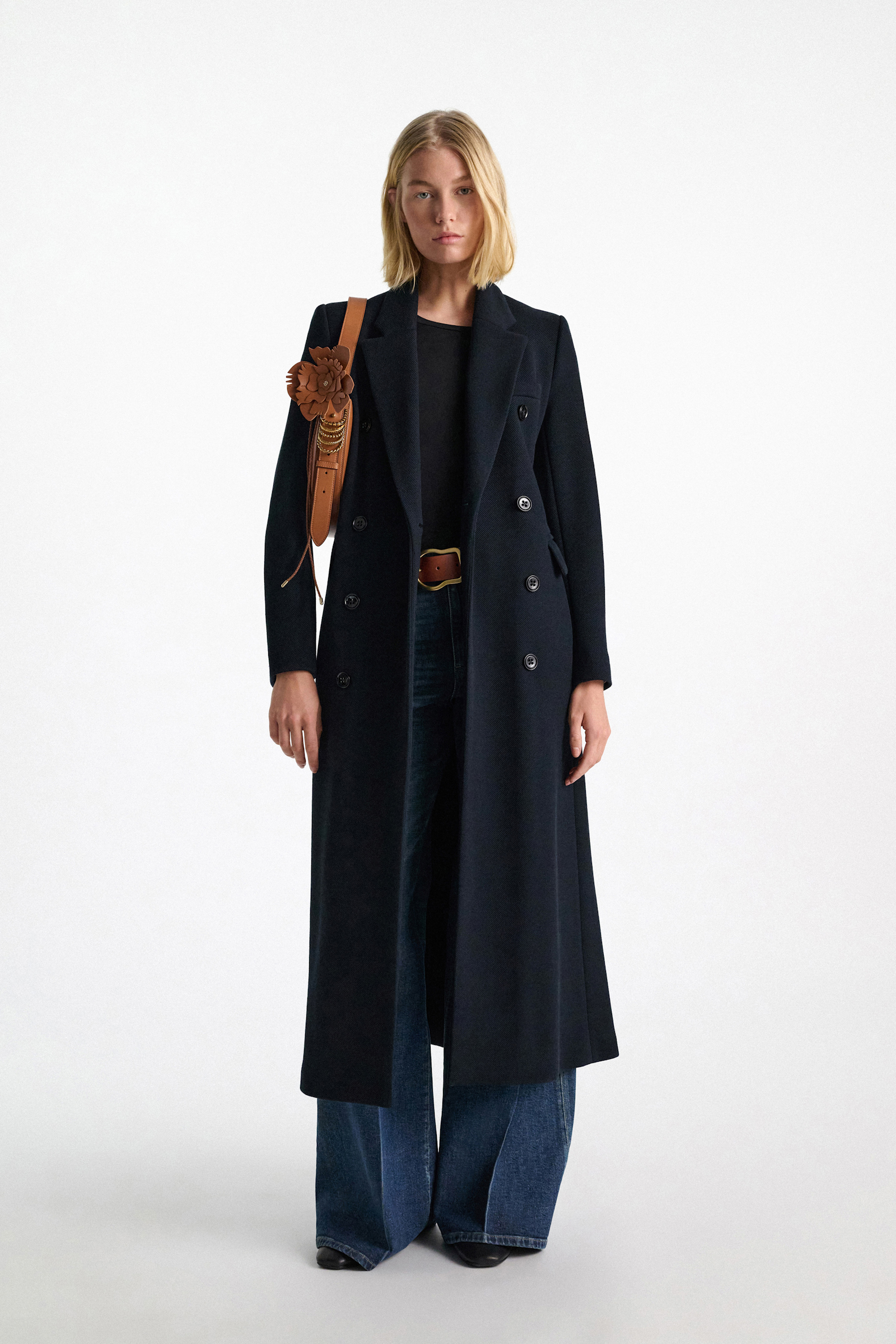 Dorothee Schumacher Handgefertigtes Flower-Accessoire aus Leder tan