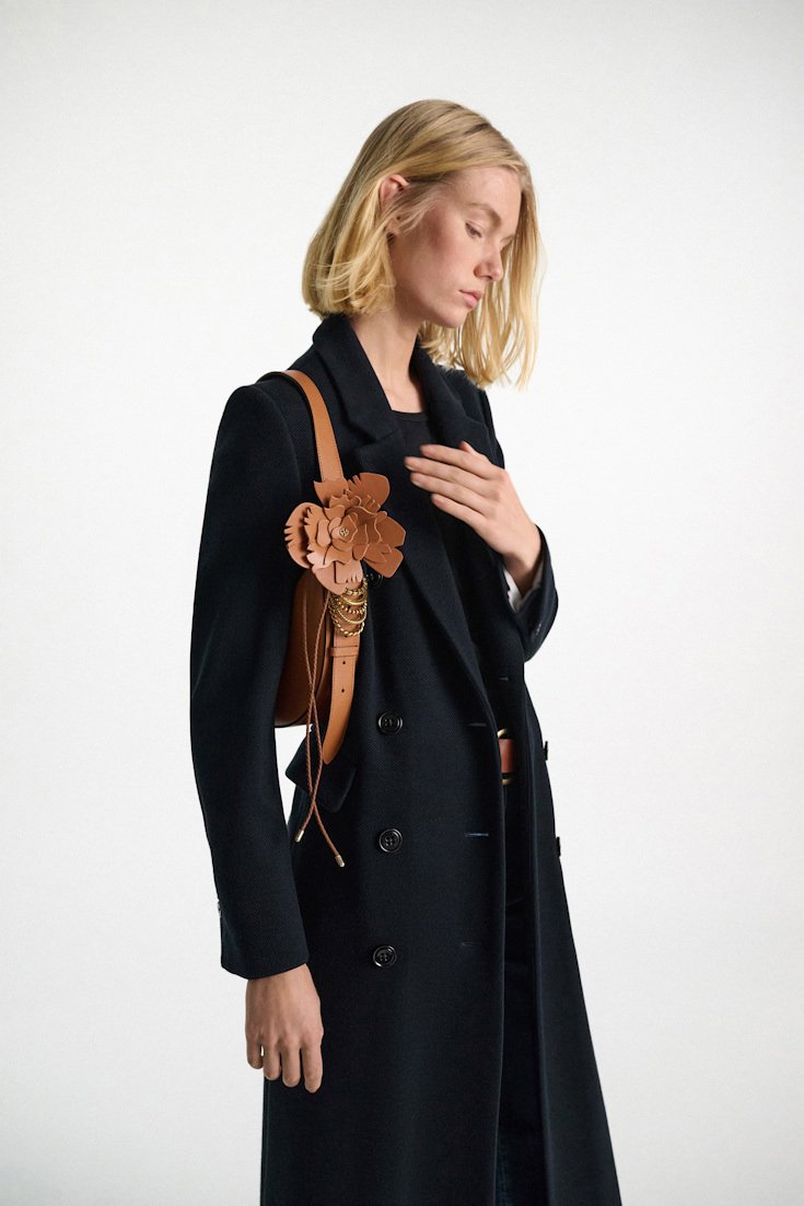 Dorothee Schumacher Handgefertigtes Flower-Accessoire aus Leder tan