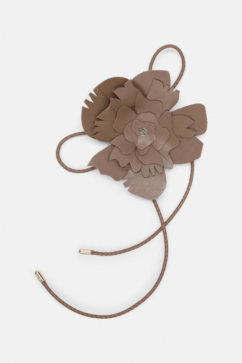 Dorothee Schumacher Handgefertigtes Flower-accessoire Aus Leder In Brown