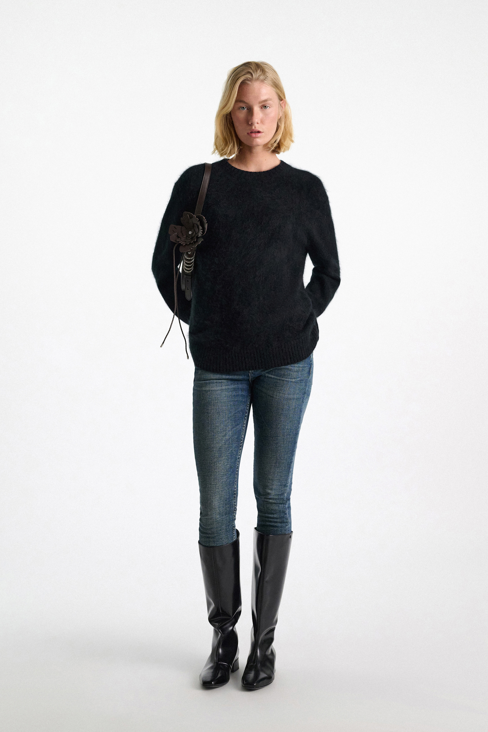 Dorothee Schumacher Handgefertigtes Flower-Accessoire aus Leder dark brown/silver