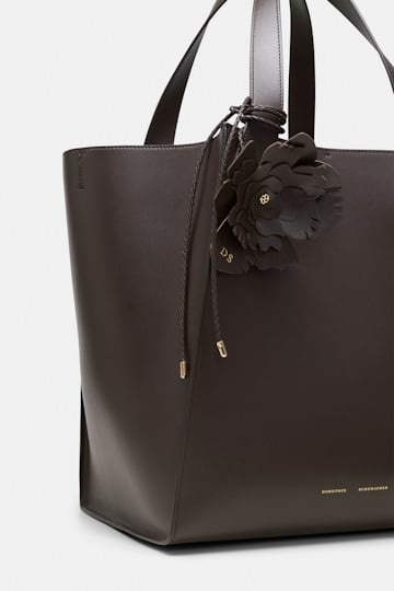 Dorothee Schumacher Handgefertigtes Flower-Accessoire aus Leder Dark Chocolate
