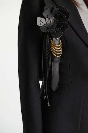 Dorothee Schumacher Handgefertigtes Flower-Accessoire aus Leder black