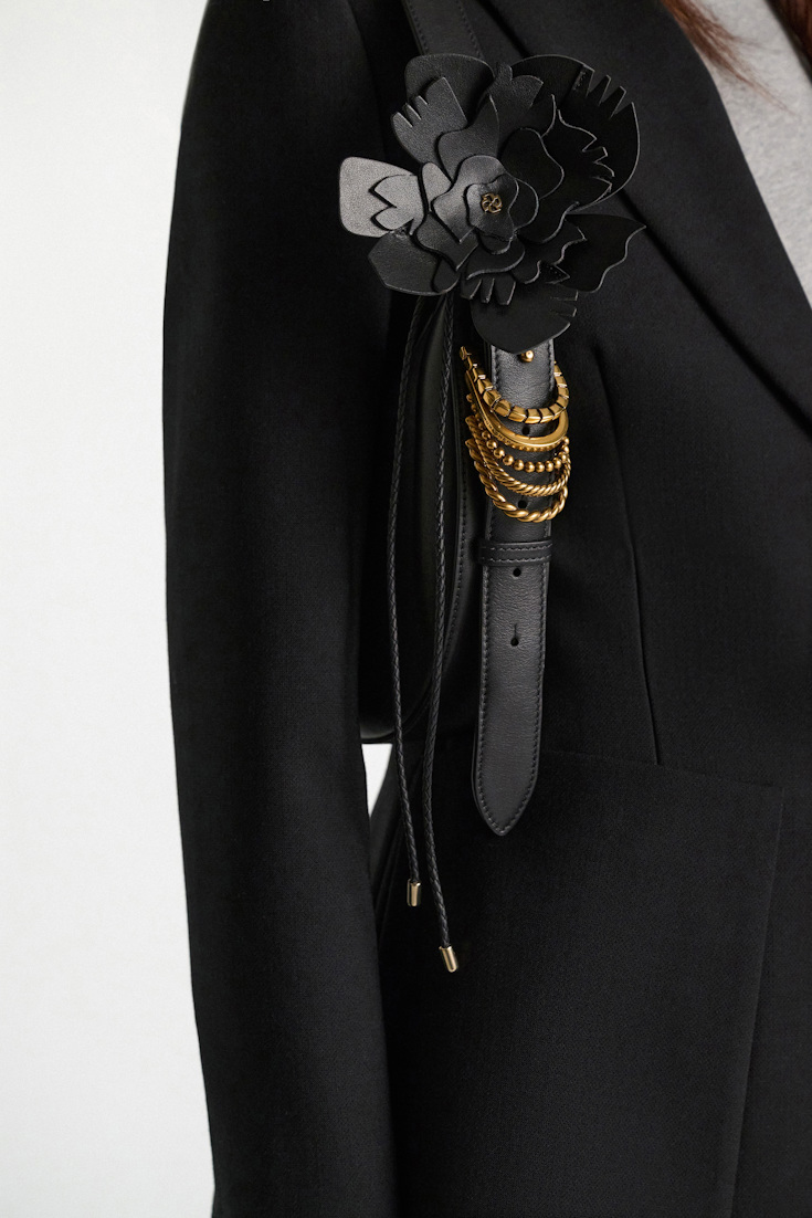 Dorothee Schumacher Handgefertigtes Flower-Accessoire aus Leder black