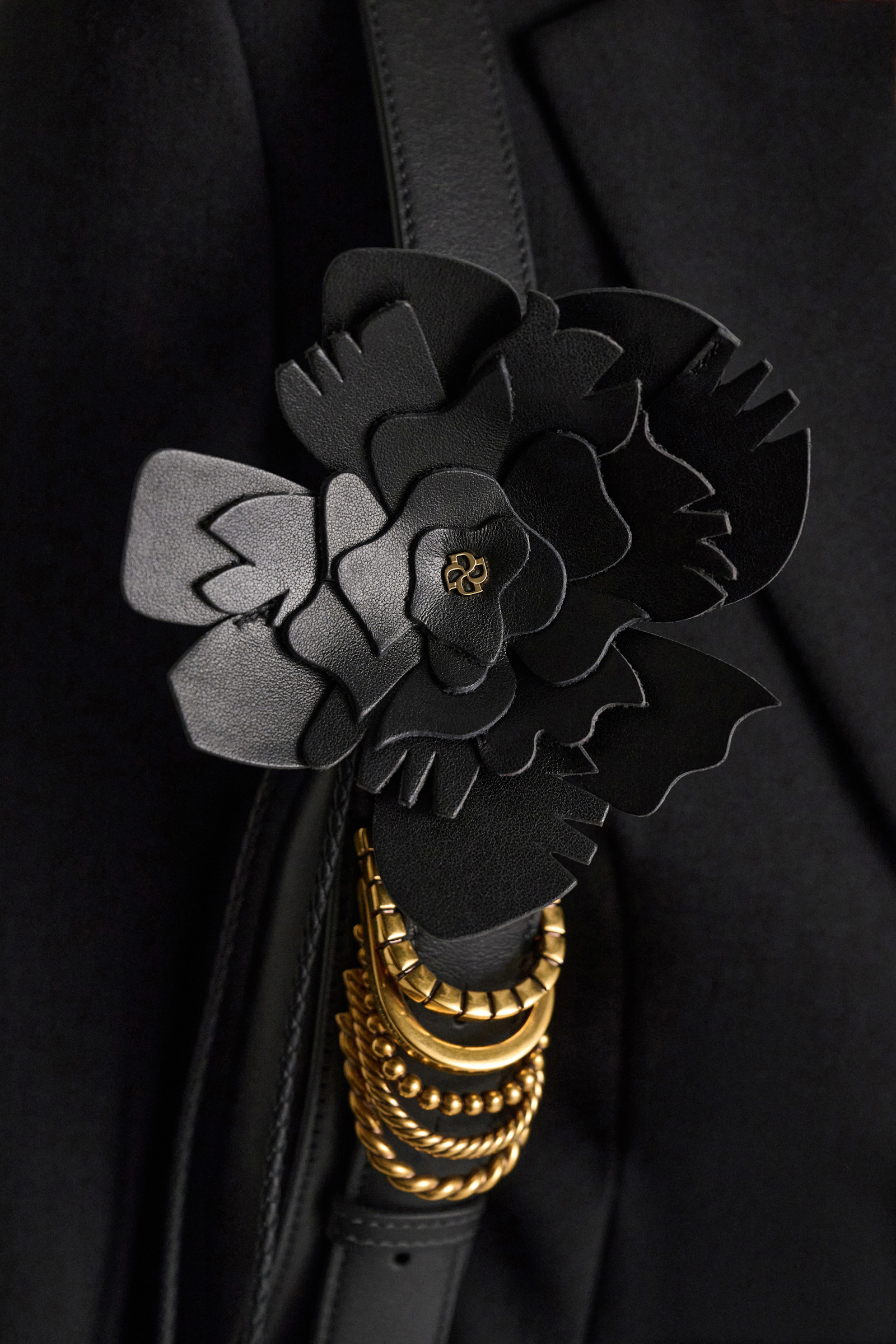 Dorothee Schumacher Handgefertigtes Flower-Accessoire aus Leder black