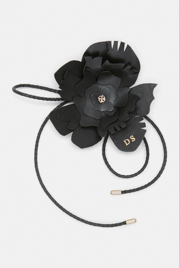 Dorothee Schumacher Handgefertigtes Flower-Accessoire aus Leder black