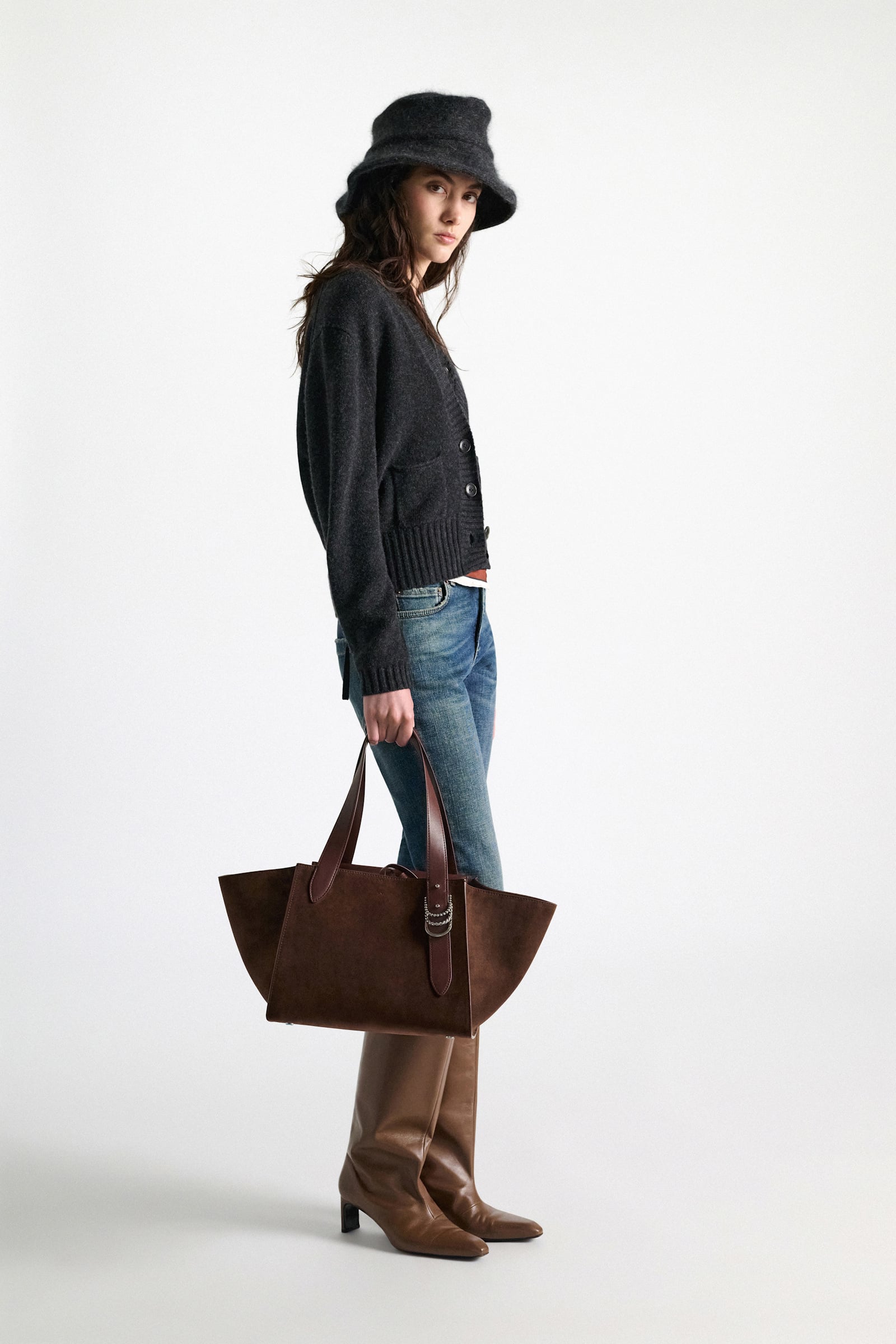 Dorothee Schumacher Horizontale Tote Bag aus Kalbswildleder sequoia
